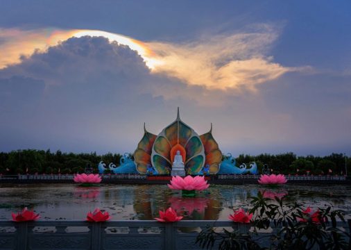 Mây ngũ sắc trong phật giáo: khái niệm, nguồn gốc và ý nghĩa